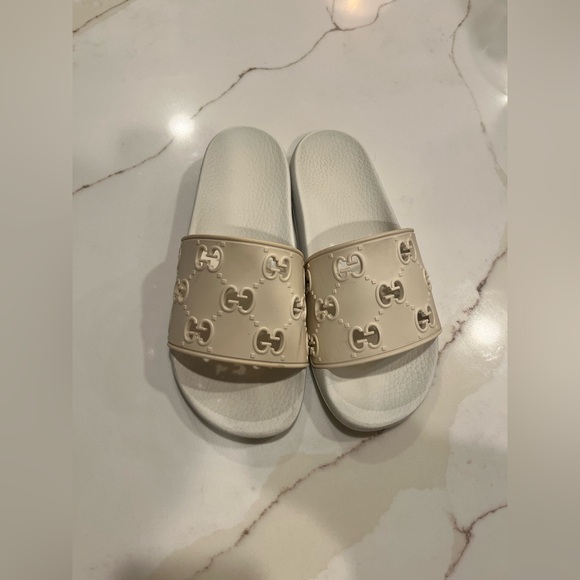 White and Cream Gucci Slides - Picture 5 of 6